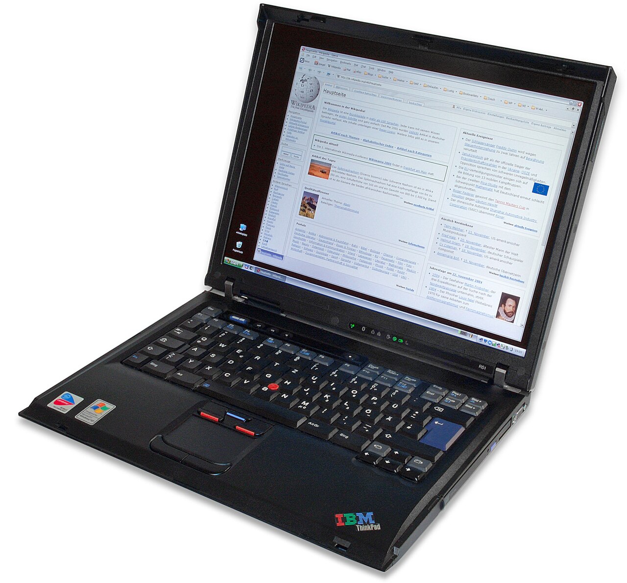 Person working on a website layout on a laptop (André Karwath aka Aka
/ CC BY-SA 4.0)